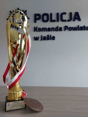 Puchar i brązowy medal na stoliku