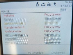 Ekran narokotestera z pozytywnymi wynikami na 3 narkotyki