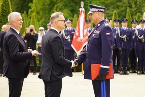 na zdjęciu prezydent RP, minister SWiA oraz Komendant Andrzej Patrzałek