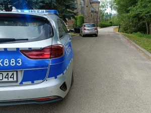 Radiowóz i peugeot