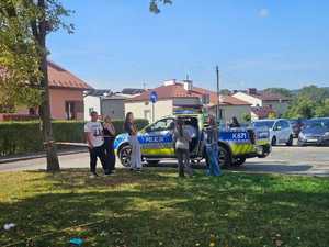 Dzieci i radiowóz