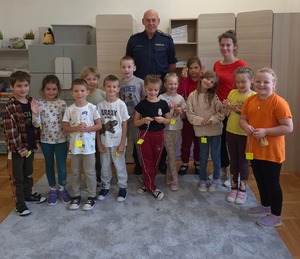 Policjant podczas spotkań z dziećmi