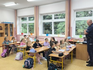 Policjant podczas spotkań z dziećmi