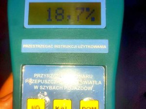 Wynik 18,7% na urządzeniu do pomiaru przepuszczalności światła