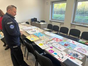 Komisja podczas wybierania prac