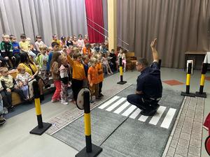 Policjanci podczas spotkań z dziećmi