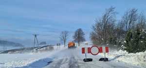 Zawiana i zamknięta droga dw 993