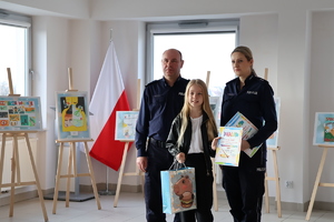 I Zastępca KPP w Jaśle oraz policjantka, wręczający laureatom nagrody