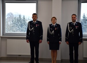 Zdjęcia z uroczystej zbiórki podczas, której nastąpiło zdanie i przejęcie obowiązków służbowych na stanowisku Komendanta Powiatowego Policji w Jaśle