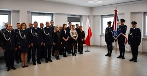 Zdjęcia z uroczystej zbiórki podczas, której nastąpiło zdanie i przejęcie obowiązków służbowych na stanowisku Komendanta Powiatowego Policji w Jaśle