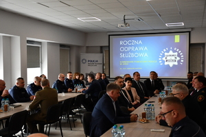 Kadra oraz zaproszeni goście podczas odprawy