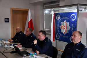 Kadra oraz zaproszeni goście podczas odprawy