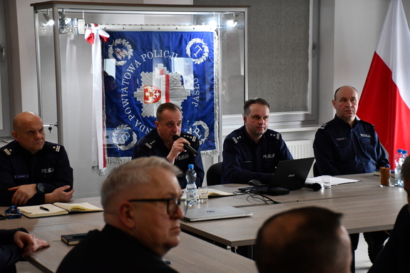 Kadra oraz zaproszeni goście podczas odprawy