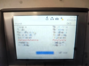 Ekran narkotetstera z pozytywnym wynikiem badania na metamfetminę