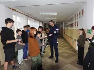 Policjanci podczas spotkań z dziećmi i młodzieżą