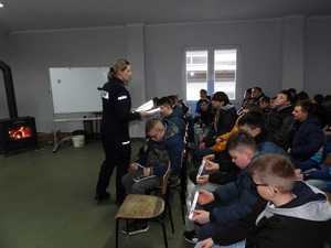 Policjanci podczas spotkań z dziećmi i młodzieżą