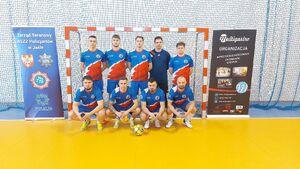 Zdjęcia z turnieju eliminacyjnego, na którym są zawodnicy i organizatorzy