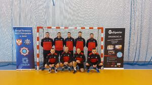 Zdjęcia z turnieju eliminacyjnego, na którym są zawodnicy i organizatorzy