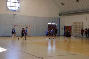 Zdjęcia z turnieju eliminacyjnego, na którym są zawodnicy i organizatorzy