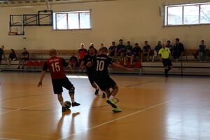 Zdjęcia z turnieju eliminacyjnego, na którym są zawodnicy i organizatorzy