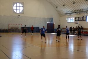 Zdjęcia z turnieju eliminacyjnego, na którym są zawodnicy i organizatorzy