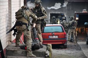 Jasielscy policjanci i kontrterroryści podczas działań