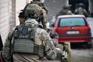 Jasielscy policjanci i kontrterroryści podczas działań