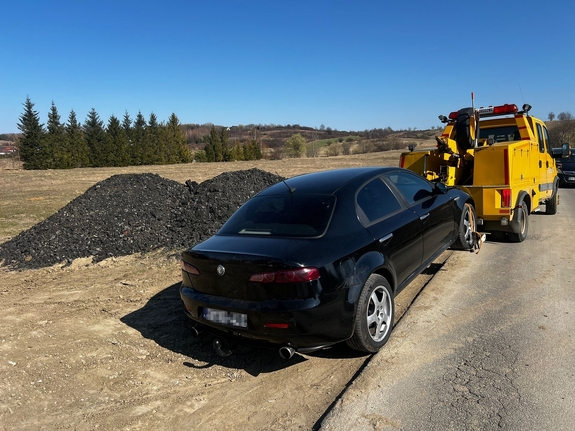 Alfa Romeo podczas holowania