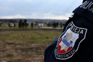 Policjanci podczas zabezpieczenia meczu w Czeluśnicy