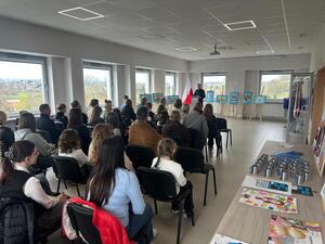 Organizatorzy oraz laureaci podczas wręczania nagród