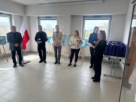 Organizatorzy oraz laureaci podczas wręczania nagród