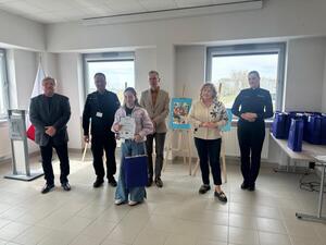 Organizatorzy oraz laureaci podczas wręczania nagród