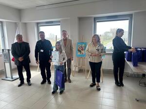 Organizatorzy oraz laureaci podczas wręczania nagród