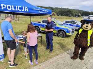 Policjanci na piknikach podczas zakończenia wakacji