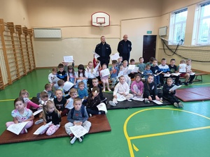 Policjanci podczas spotkań z dziećmi